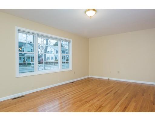 92 Upton St, Springfield, MA 01104 photo 3