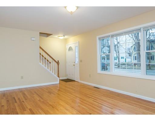 92 Upton St, Springfield, MA 01104 photo 2