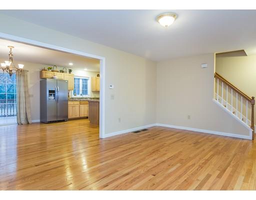 92 Upton St, Springfield, MA 01104 photo 5