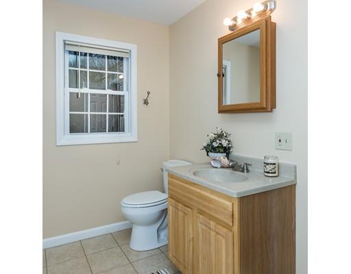 92 Upton St, Springfield, MA 01104 photo 17