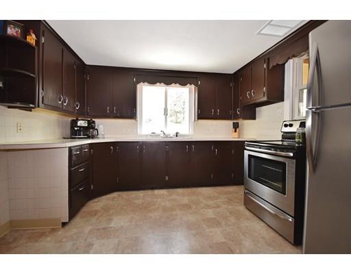 24 Gralia Dr, Springfield, MA 01128 photo 3