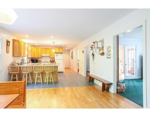 9 Maple St, Mashpee, MA 02649 photo 4