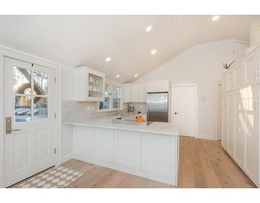 36 Franklin St, Marblehead, MA 01945 photo 8