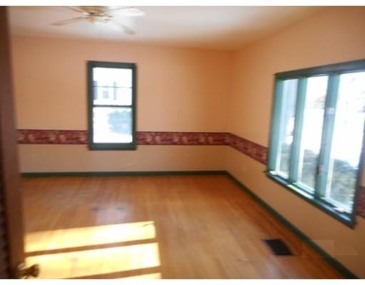 211 Davis St, Springfield, MA 01104 photo 9