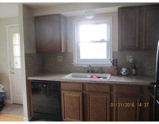 51 Old Point St, Springfield, MA 01109 photo 4