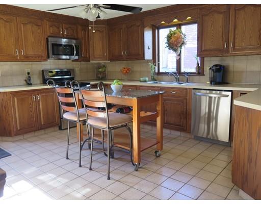 34 Maple St, Stoneham, MA 02180 photo 3