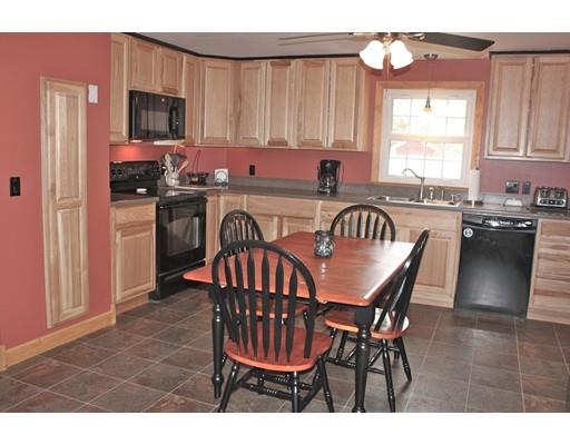 82 E Silver St, Westfield, MA 01085 photo 4