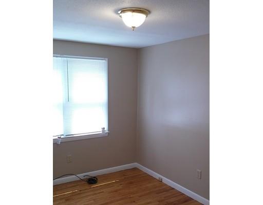 16 Leatherleaf Cir, Springfield, MA 01109 photo 8