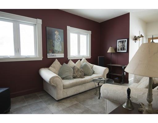 52 South St, Upton, MA 01568 photo 11