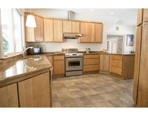 52 South St, Upton, MA 01568 photo 5