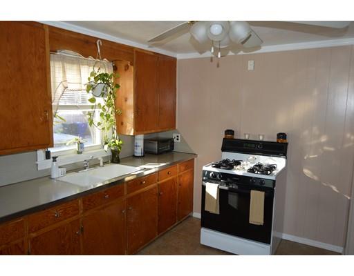 80 Leitch St, Springfield, MA 01109 photo 3