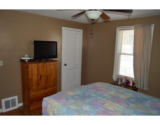 80 Leitch St, Springfield, MA 01109 photo 9