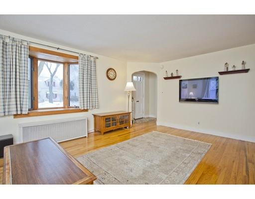 64 Vail St, Springfield, MA 01118 photo 3