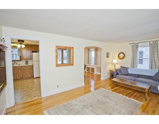 64 Vail St, Springfield, MA 01118 photo 4