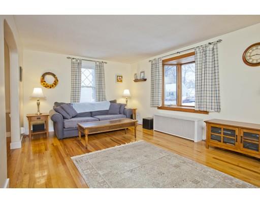 64 Vail St, Springfield, MA 01118 photo 2