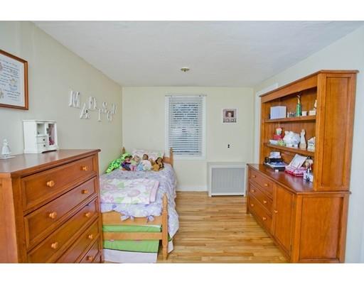 64 Vail St, Springfield, MA 01118 photo 9