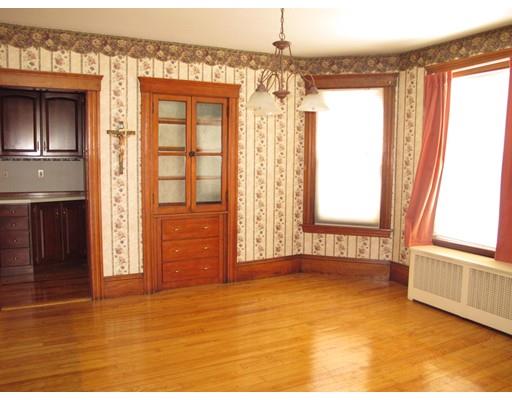 8 Wells St, Worcester, MA 01604 photo 4