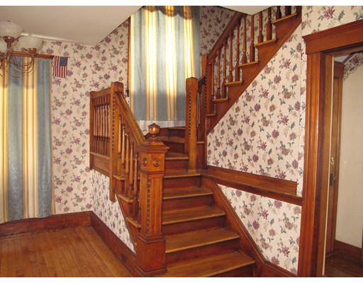 8 Wells St, Worcester, MA 01604 photo 7