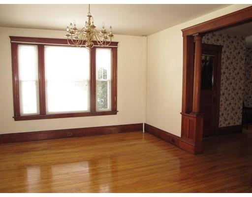 8 Wells St, Worcester, MA 01604 photo 3