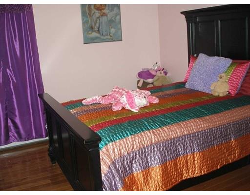 56 Oliver St, Fall River, MA 02724 photo 4