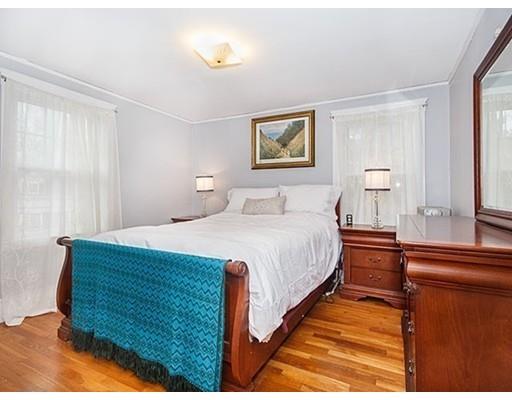 28 Upton St, Quincy, MA 02169 photo 4
