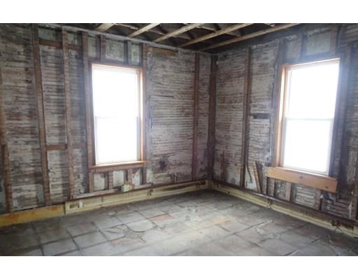 29 Barclay St, Worcester, MA 01604 photo 6