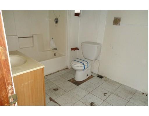 29 Barclay St, Worcester, MA 01604 photo 4