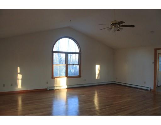 17 Corbin Rd, Dudley, MA 01571 photo 4