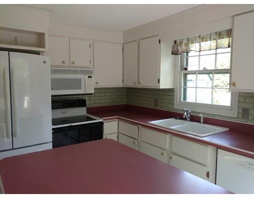 121 Jeffrey Rd, Springfield, MA 01119 photo 4