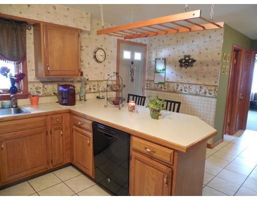 252 Pelham St, Fall River, MA 02721 photo 10