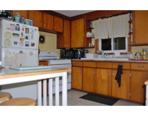 810 Dwelly St, Fall River, MA 02724 photo 2