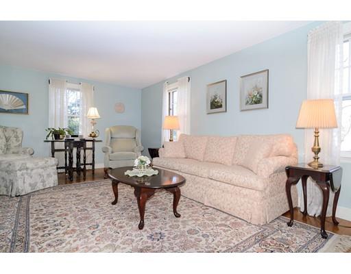 22 Macarthur Rd, Wellesley, MA 02482 photo 3