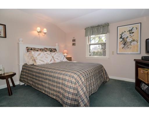 22 Macarthur Rd, Wellesley, MA 02482 photo 10