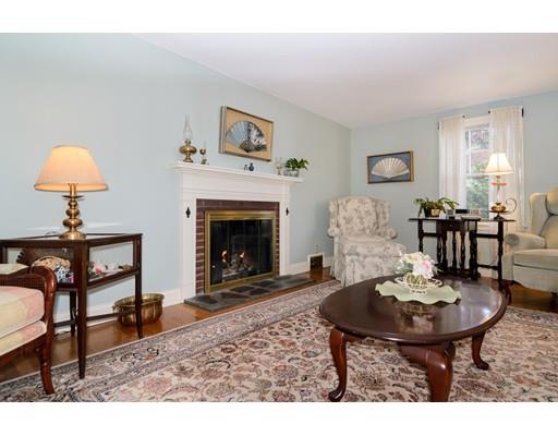22 Macarthur Rd, Wellesley, MA 02482 photo 2