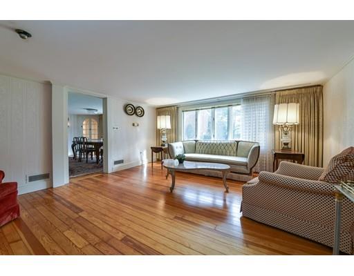 33 Cedar St, Wellesley, MA 02481 photo 3