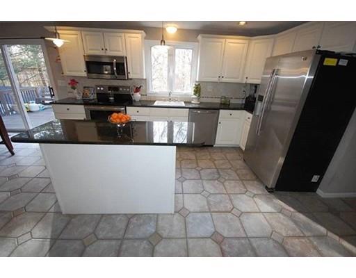 3 Lapham Ct, Mendon, MA 01756 photo 3