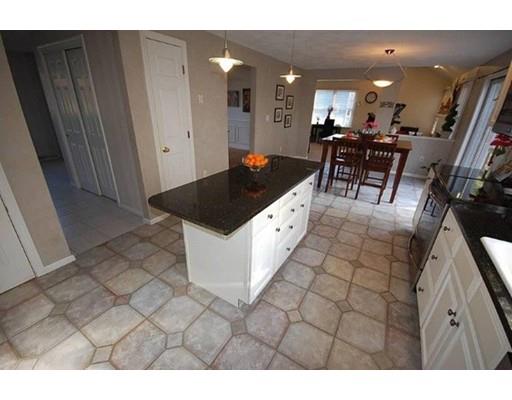 3 Lapham Ct, Mendon, MA 01756 photo 4