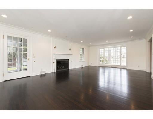 45 Laurel Rd, Chestnut Hill, MA 02467 photo 2