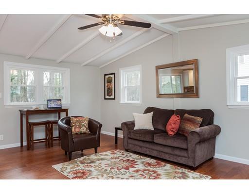 141 Malibu Dr, Springfield, MA 01128 photo 8