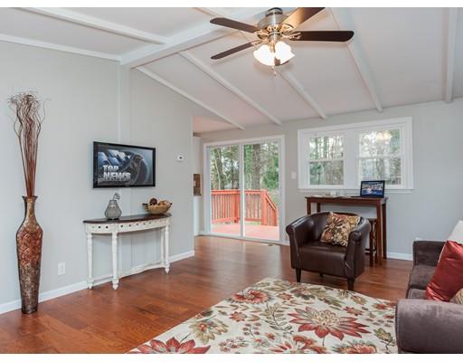 141 Malibu Dr, Springfield, MA 01128 photo 9