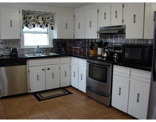 2 Robinson St, Webster, MA 01570 photo 3