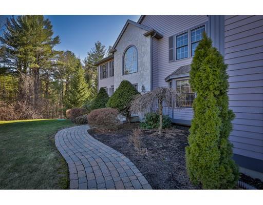 8 Chestnut St, Windham, NH 03087 photo 3