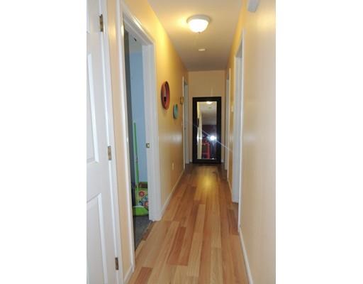 71 Lamont St, Springfield, MA 01119 photo 5