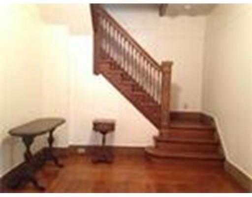 51 Avon Pl, Springfield, MA 01105 photo 4