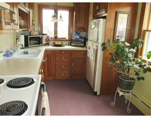 33 Manning St, Chicopee, MA 01020 photo 2
