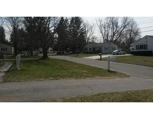 65 Timber Ln, Springfield, MA 01119 photo 5