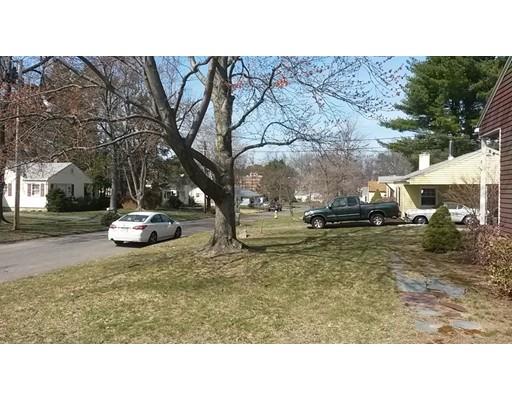 65 Timber Ln, Springfield, MA 01119 photo 4