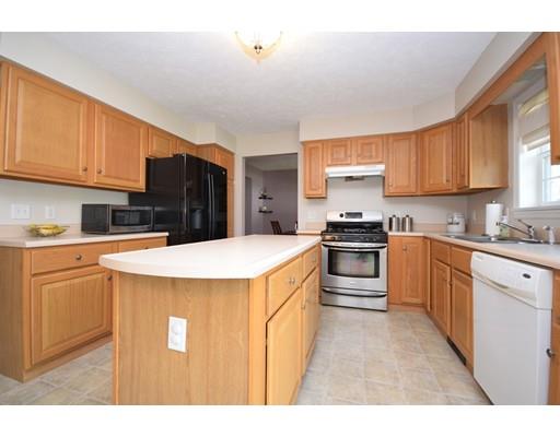 142 Benz St, Springfield, MA 01118 photo 3