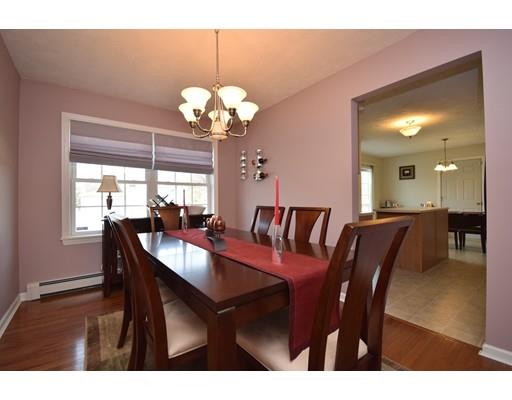 142 Benz St, Springfield, MA 01118 photo 5