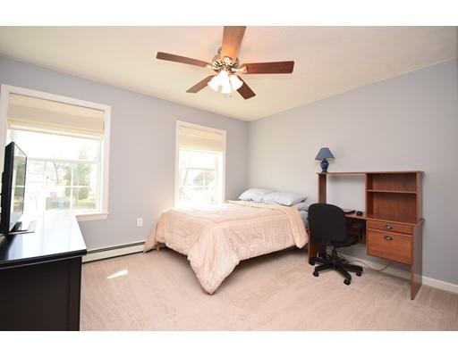 142 Benz St, Springfield, MA 01118 photo 9
